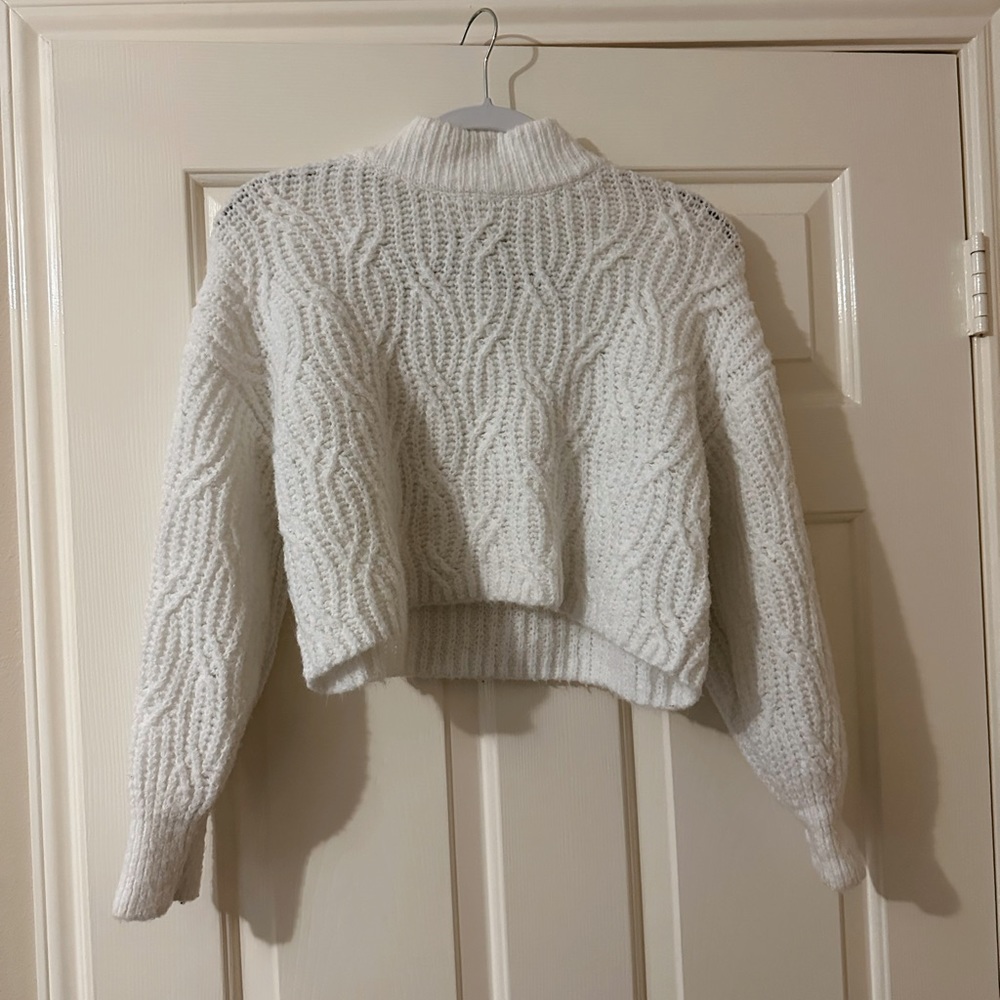 Cropped white knitted sweater! Size Small 🤍